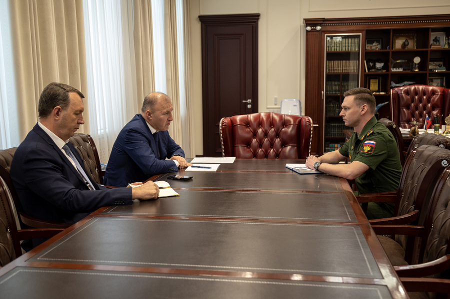 Глава Адыгеи провёл рабочую встречу с военным прокурором Майкопского гарнизона
