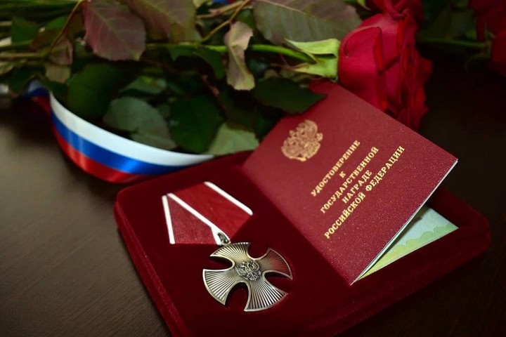 Семьям погибших участников СВО из Майкопского района передали медаль и орден