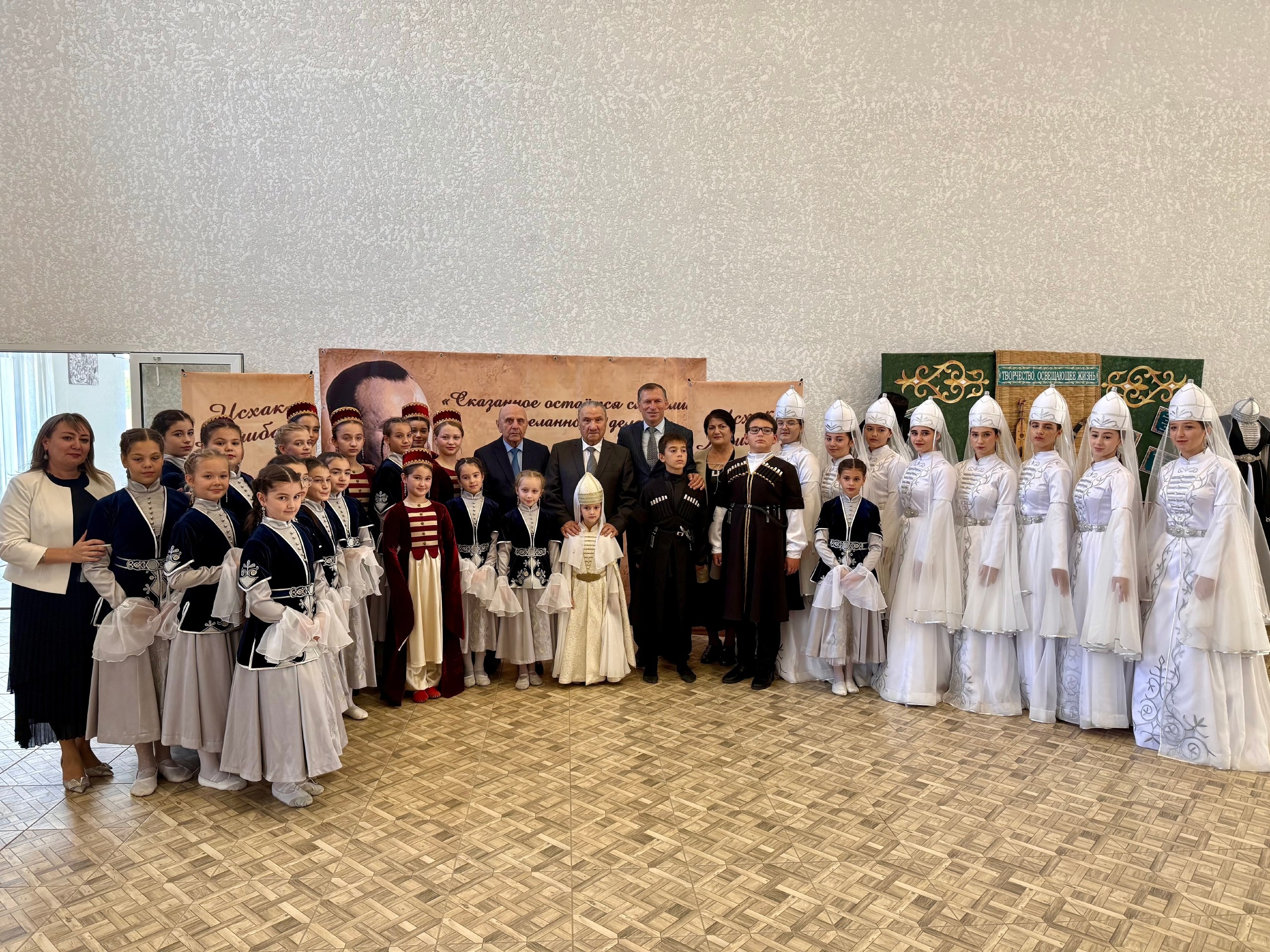 В ауле Уляп Красногвардейского района состоялась встреча с народным поэтом Адыгеи, заслуженным работником культуры Российской Федерации, Исхаком Шумафовичем Машбашем