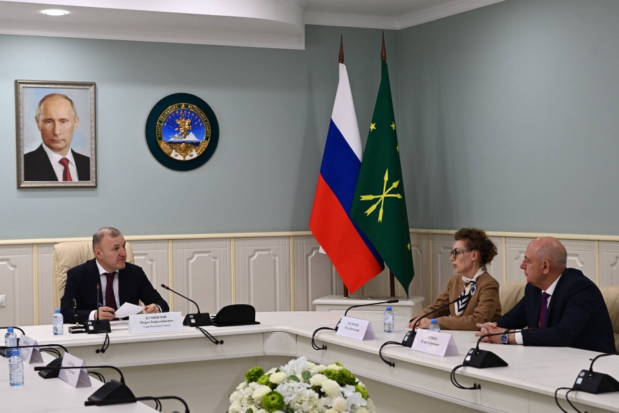 Главе Адыгеи представлен советник Представительства МИД РФ в Краснодаре Игорь Терзиян