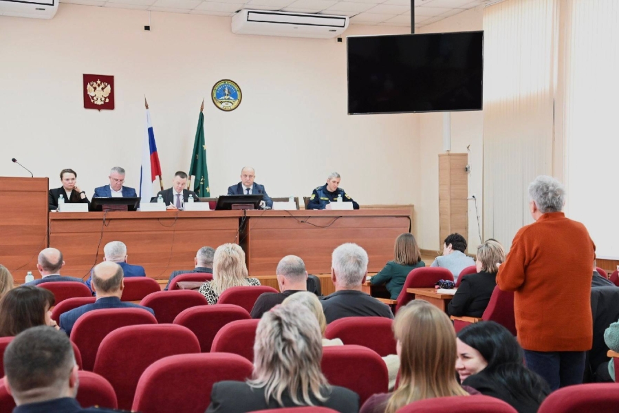 В Гиагинском районе прошёл выездной приём участников СВО и членов их семей